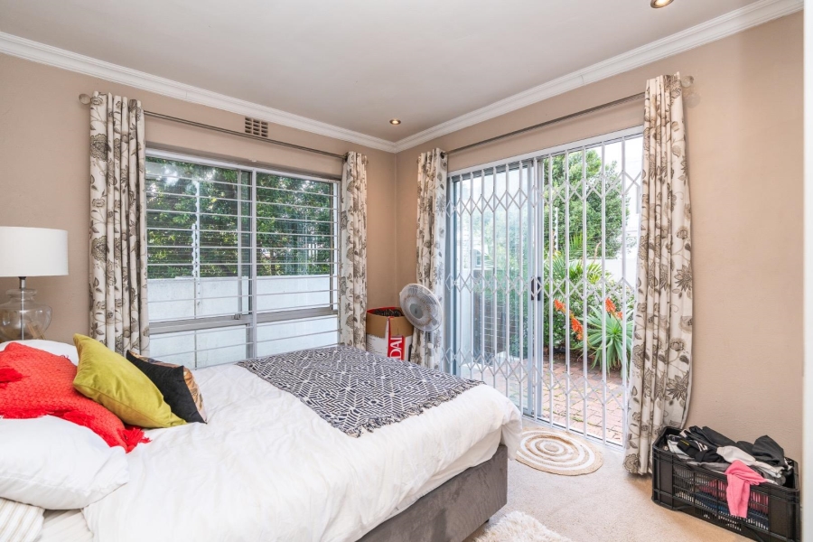 6 Bedroom Property for Sale in Vredehoek Western Cape